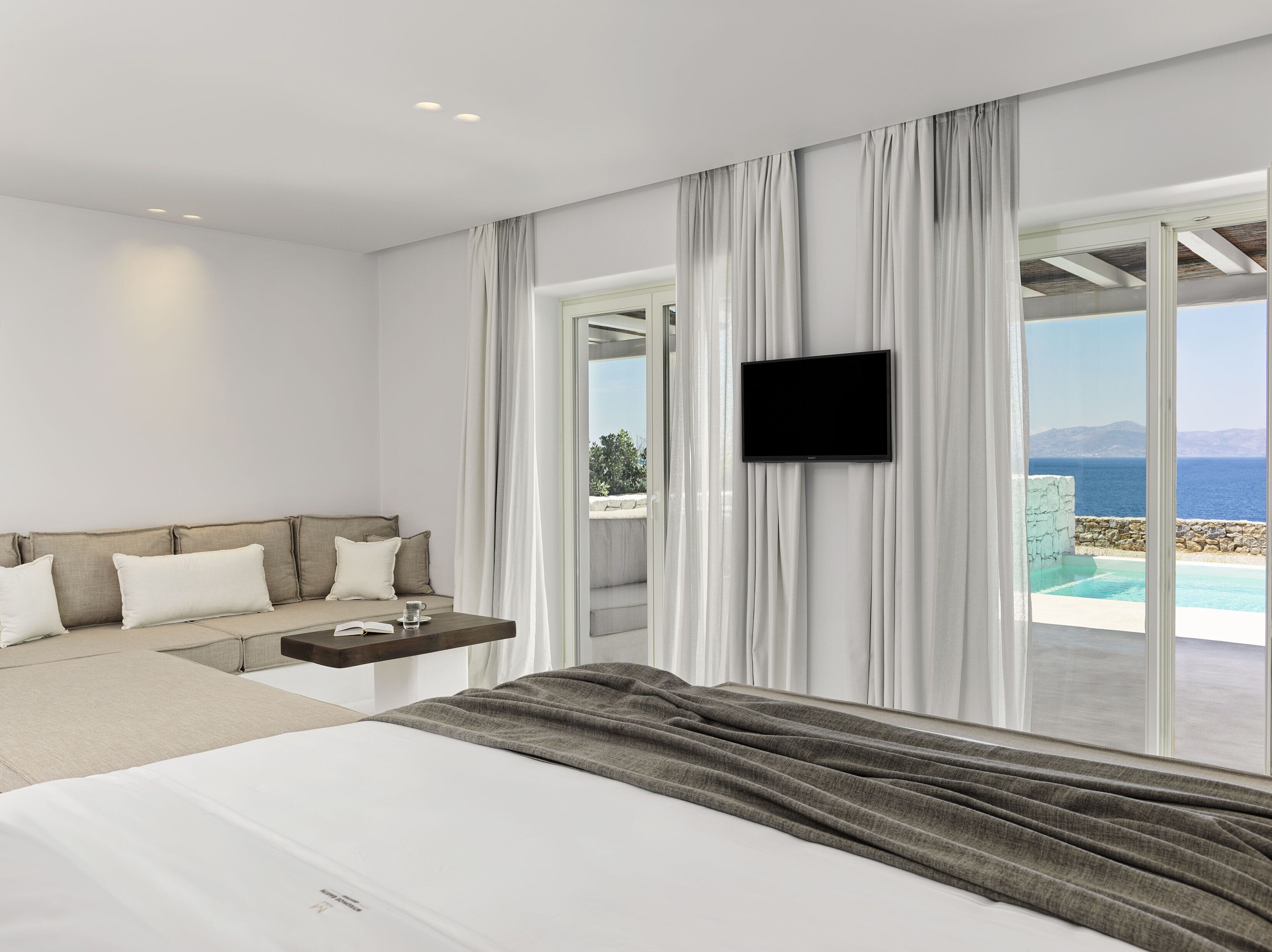 Signature Suite with Heated Pool Sea view | Premium bedding, minibar, in-room safe, blackout drapes