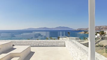 Deluxe Room Heated Jetted Tub Sea view | Premium bedding, minibar, in-room safe, blackout drapes