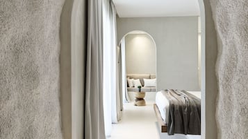 Signature Suite with Heated Pool Sea view | Premium bedding, minibar, in-room safe, blackout drapes