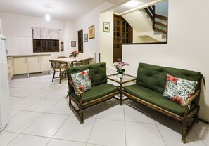 Chalet familiar, 2 habitaciones, vista al jardín | Sala de estar