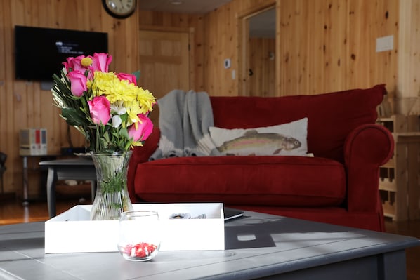 5 bedrooms, premium bedding, down duvets, blackout curtains - JFK Miramichi Lodge (McNamee)