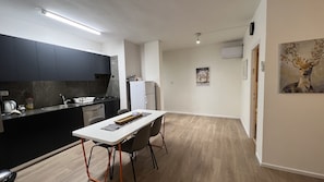 Family Apartment | Living area | Smart TV, Netflix, streaming services - Gabriel Apartments - Jaffa Street - Next To Market (Jerusalem)