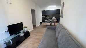 อพาร์ทเมนท์สำหรับครอบครัว | บริเวณนั่งเล่น | สมาร์ททีวี, Netflix, บริการสตรีมมิ่ง