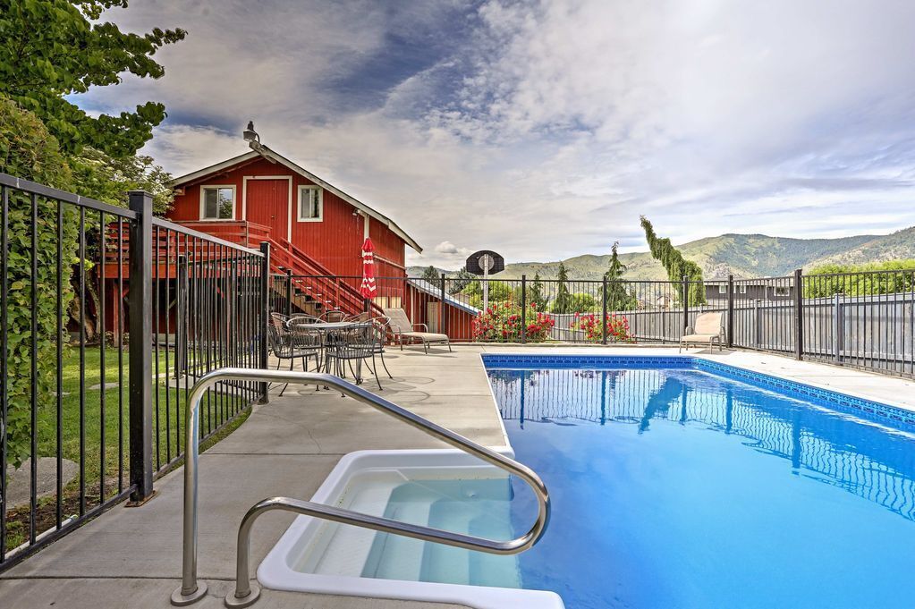 Chelan Farmhouse - Private Pool - Endless Lawns - Close to Lake
