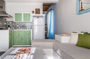 Junior Suite, Sea View | Living room | LCD TV - Faros Apartments (Milos)