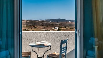 Junior Suite, Sea View | 1 bedroom, individually decorated, individually furnished
