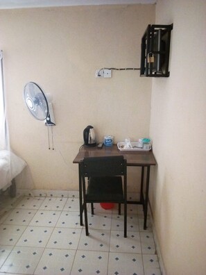 Quarto luxo | Escrivaninha, cortinas blackout, Wi-Fi de cortesia, roupa de cama