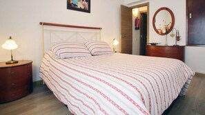 2 habitaciones, tabla de planchar con plancha y wifi gratis 