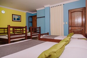 패밀리룸 | 책상, 무료 WiFi, 침대 시트