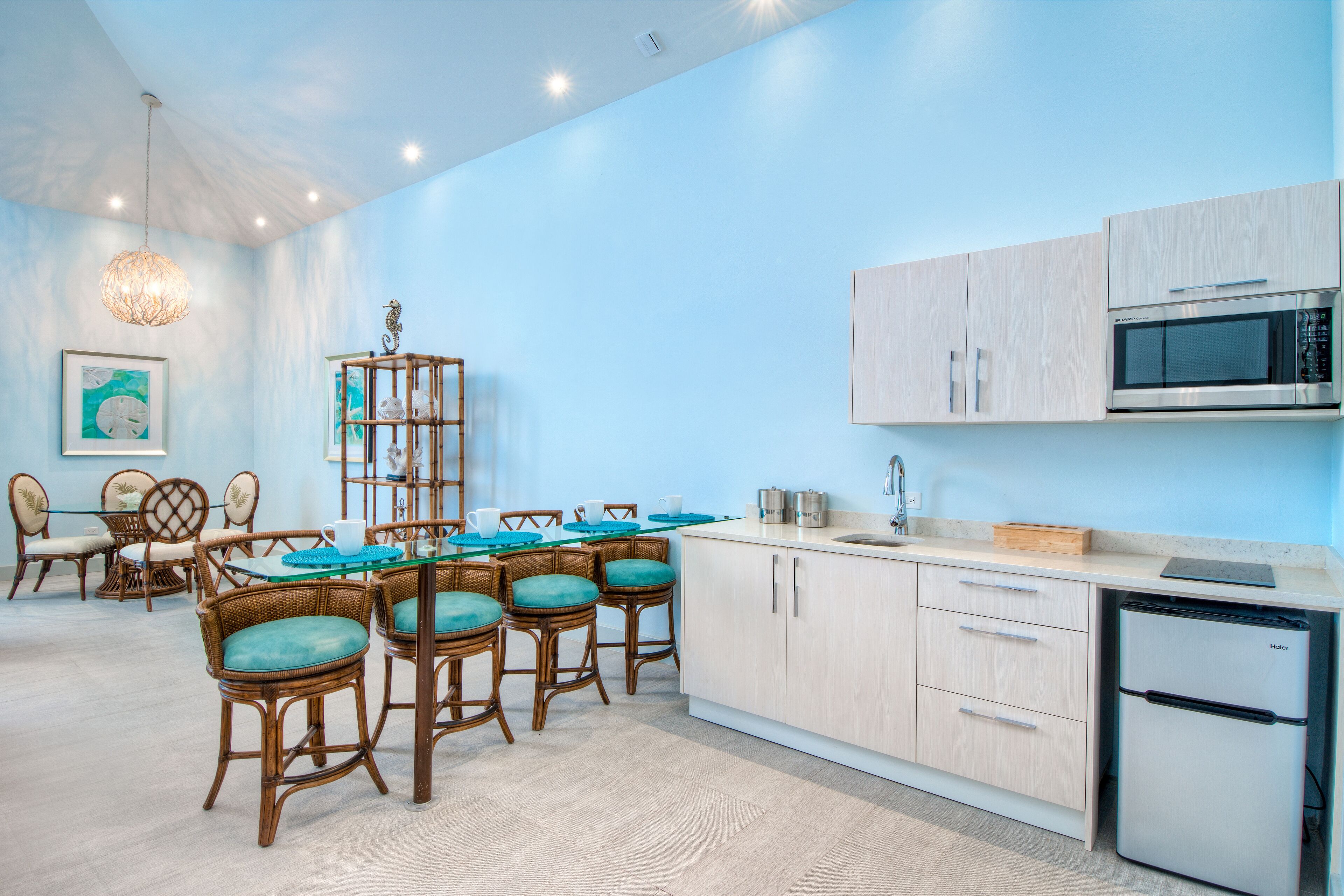 deluxe penthouse, balcony, ocean view (cool water 1) | in-room dining