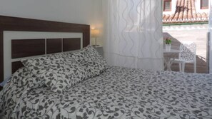 2 bedrooms, iron/ironing board, free WiFi, bed sheets - RURAL ACCOMMODATION IN THE URBAN CENTER OF YUNQUERA, SIERRA DE LAS NIEVES. (YUNQUERA)