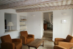 Interior - In Provence, a centuries-old farmhouse in the heart of the Mont Ventoux regional park.  (MALAUCENE)