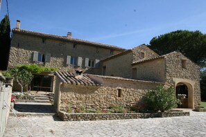 Exterior - In Provence, a centuries-old farmhouse in the heart of the Mont Ventoux regional park.  (MALAUCENE)