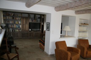 Interior - In Provence, a centuries-old farmhouse in the heart of the Mont Ventoux regional park.  (MALAUCENE)