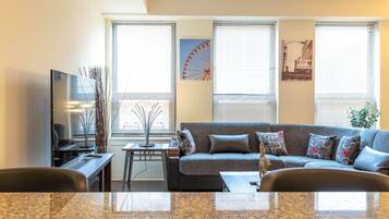 Smart TV, fireplace, Netflix, streaming services