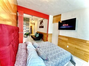2 chambres, coffres-forts dans les chambres, bureau