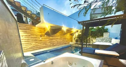 Art & Design Loft, 2 PRIVATE JACUZZIS, POOL, TERRACE AND GRILL!
