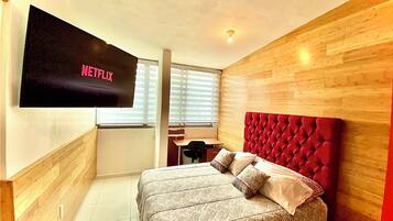 2 bedrooms, in-room safe, desk, iron/ironing board