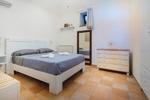 2 bedrooms, in-room safe, iron/ironing board, free WiFi