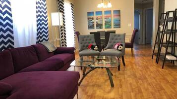 House (3 Bedrooms) | Living room