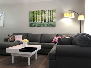 House (3 Bedrooms) | Living room | TV, fireplace, video games