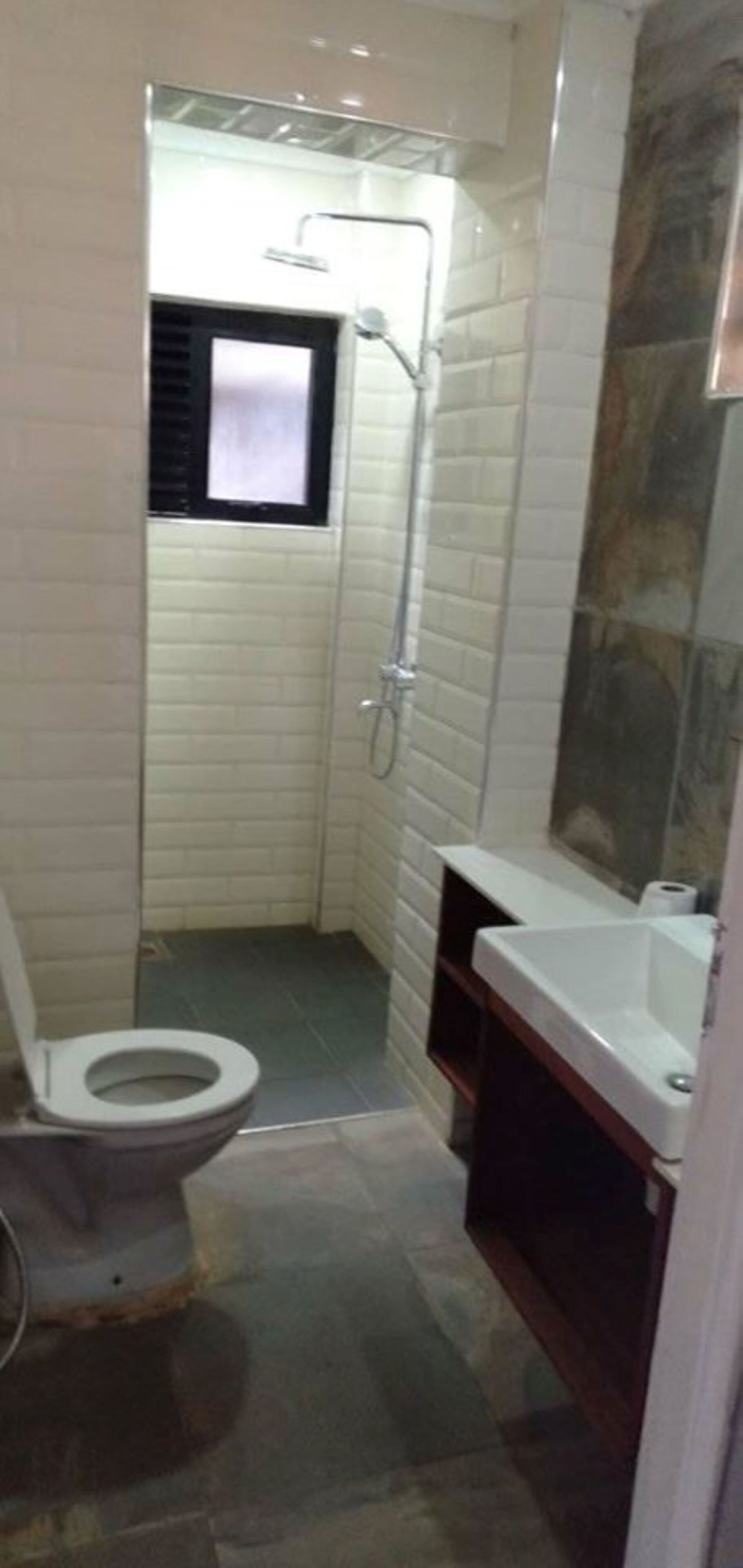 标准房 | 浴室 | 淋浴设施、免费洗浴用品、拖鞋、毛巾