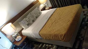 Standard Room | Desk, blackout drapes, free WiFi, bed sheets
