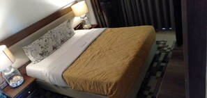 Standard Room | Desk, blackout curtains, free WiFi, bed sheets