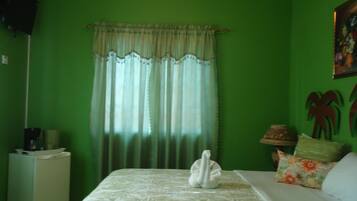 6 habitaciones, acceso a internet y ropa de cama