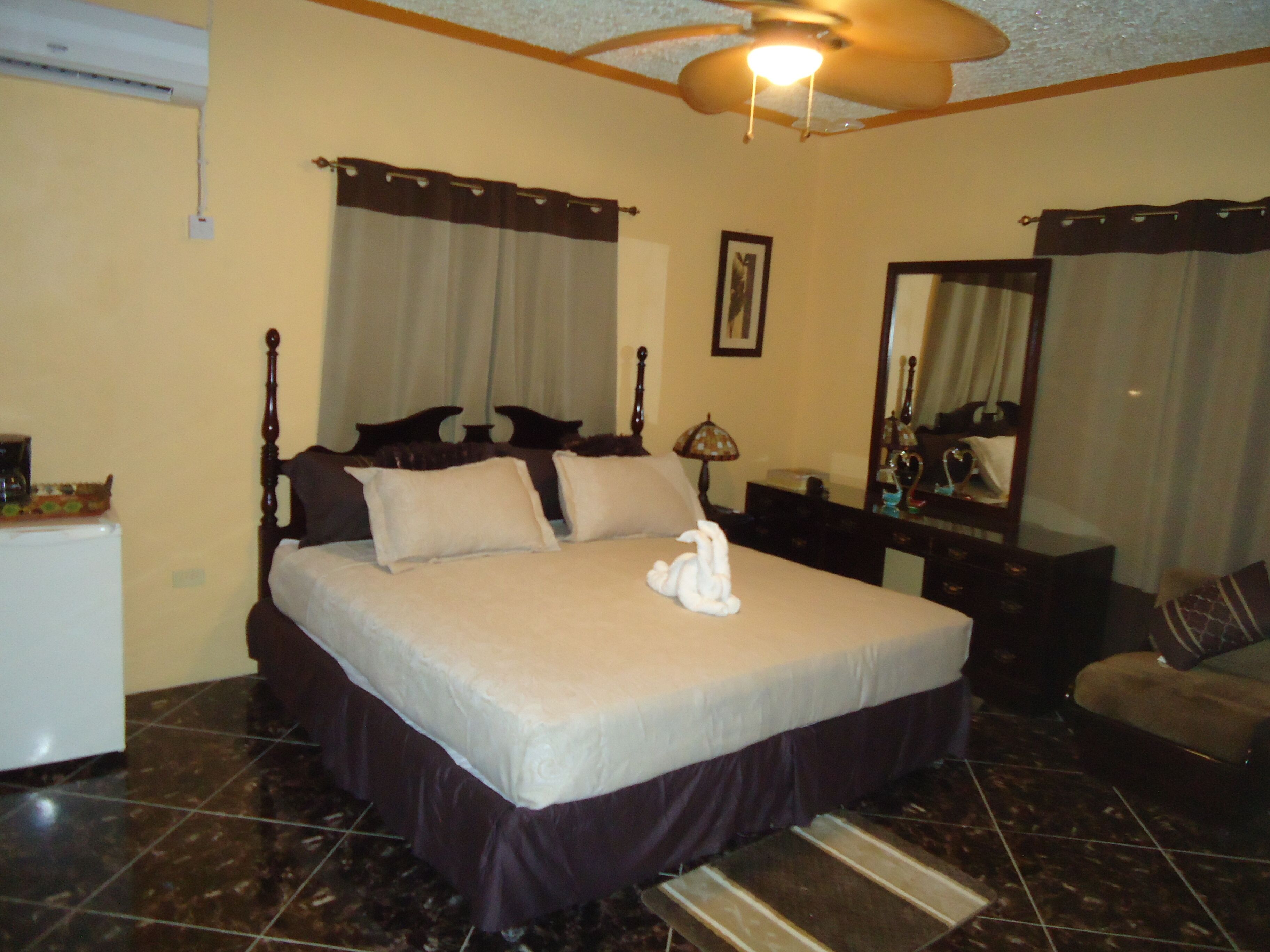 6 habitaciones, internet y ropa de cama 