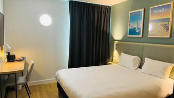 Quarto superior, 1 cama King | Roupas de cama premium, individualmente decorados, escrivaninha