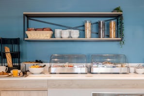 Tägliches Frühstücksbuffet gegen Gebühr