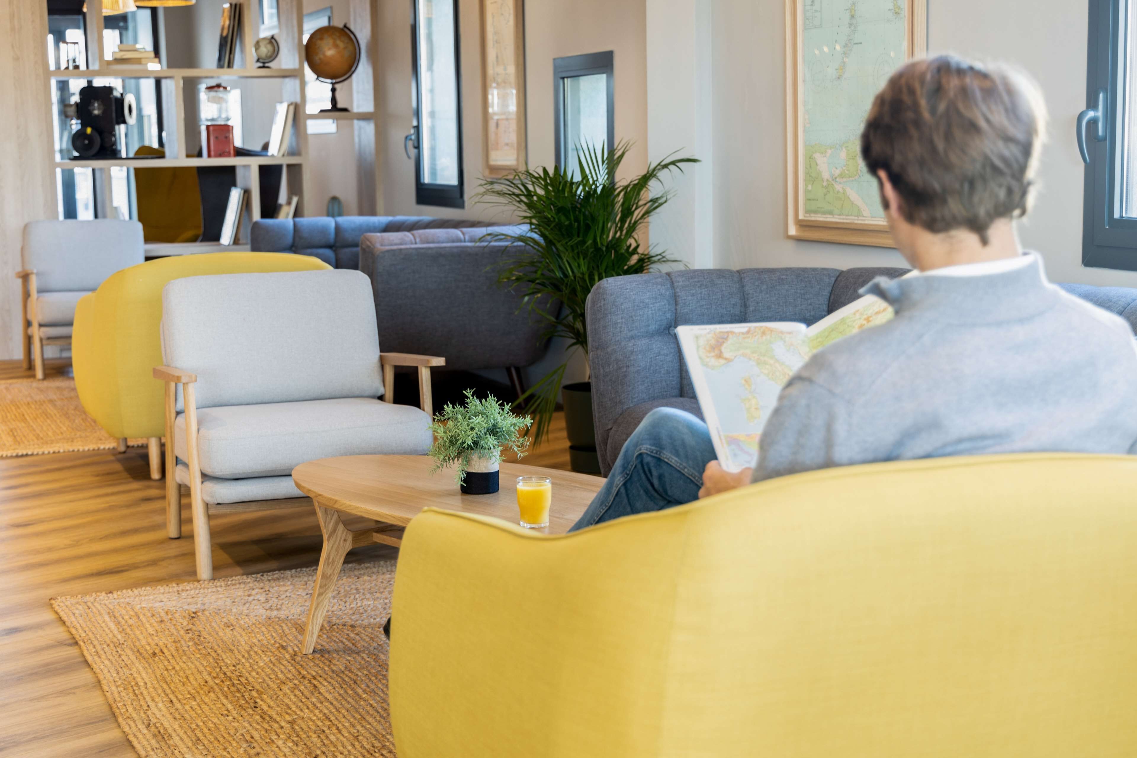 serves breakfast and dinner