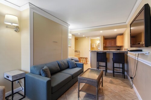 Beacher's Lodge Mini Suite with on site front desk services