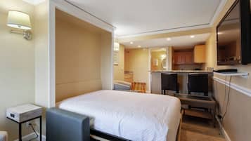 Iron/ironing board, internet, bed sheets