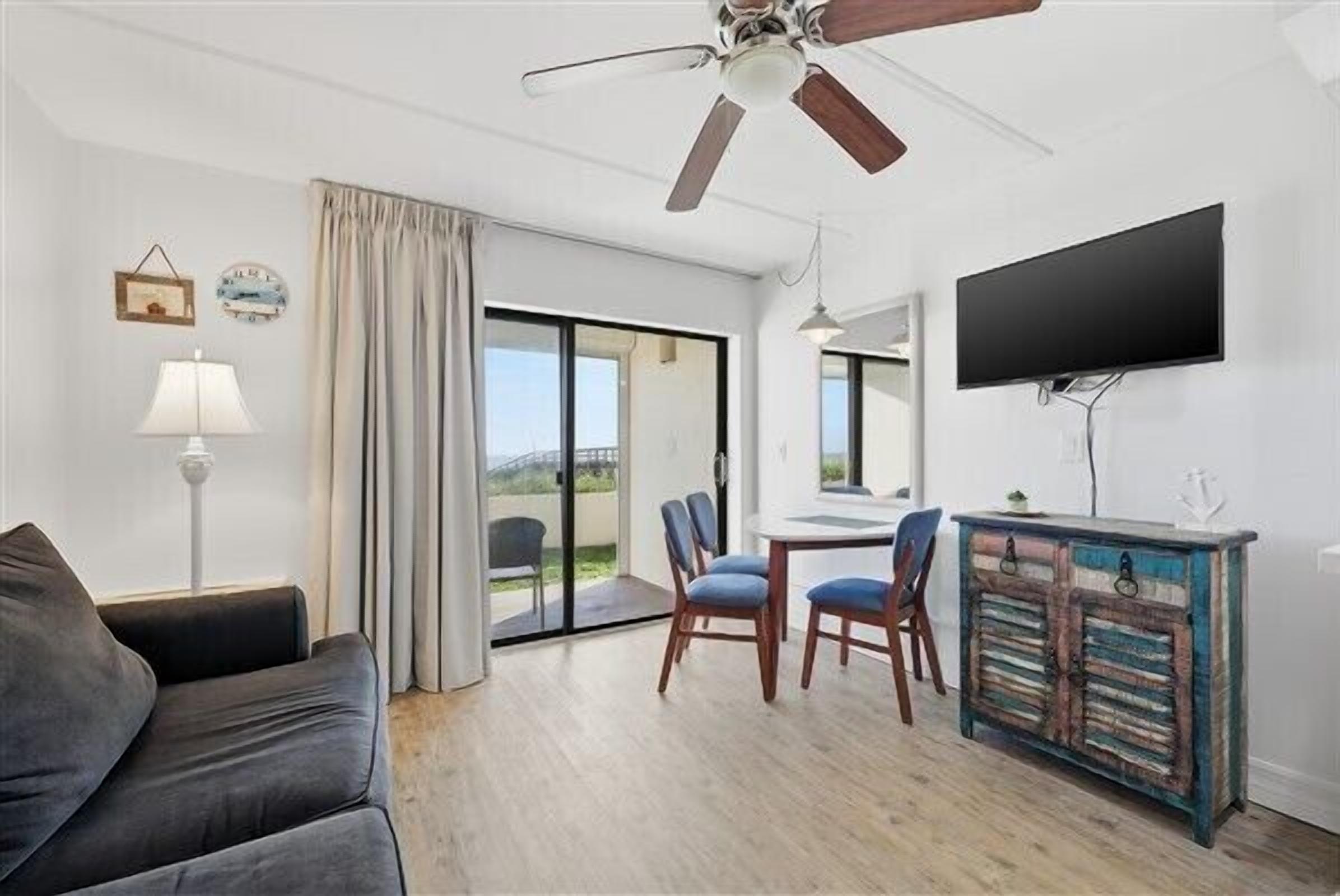 Flatskjerm-TV og DVD-spiller