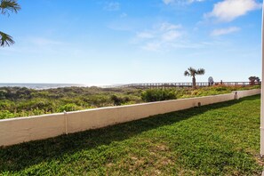 Property grounds - Beacher's Oceanfront Patio Suite with onsite front desk and staff (St. Augustine)