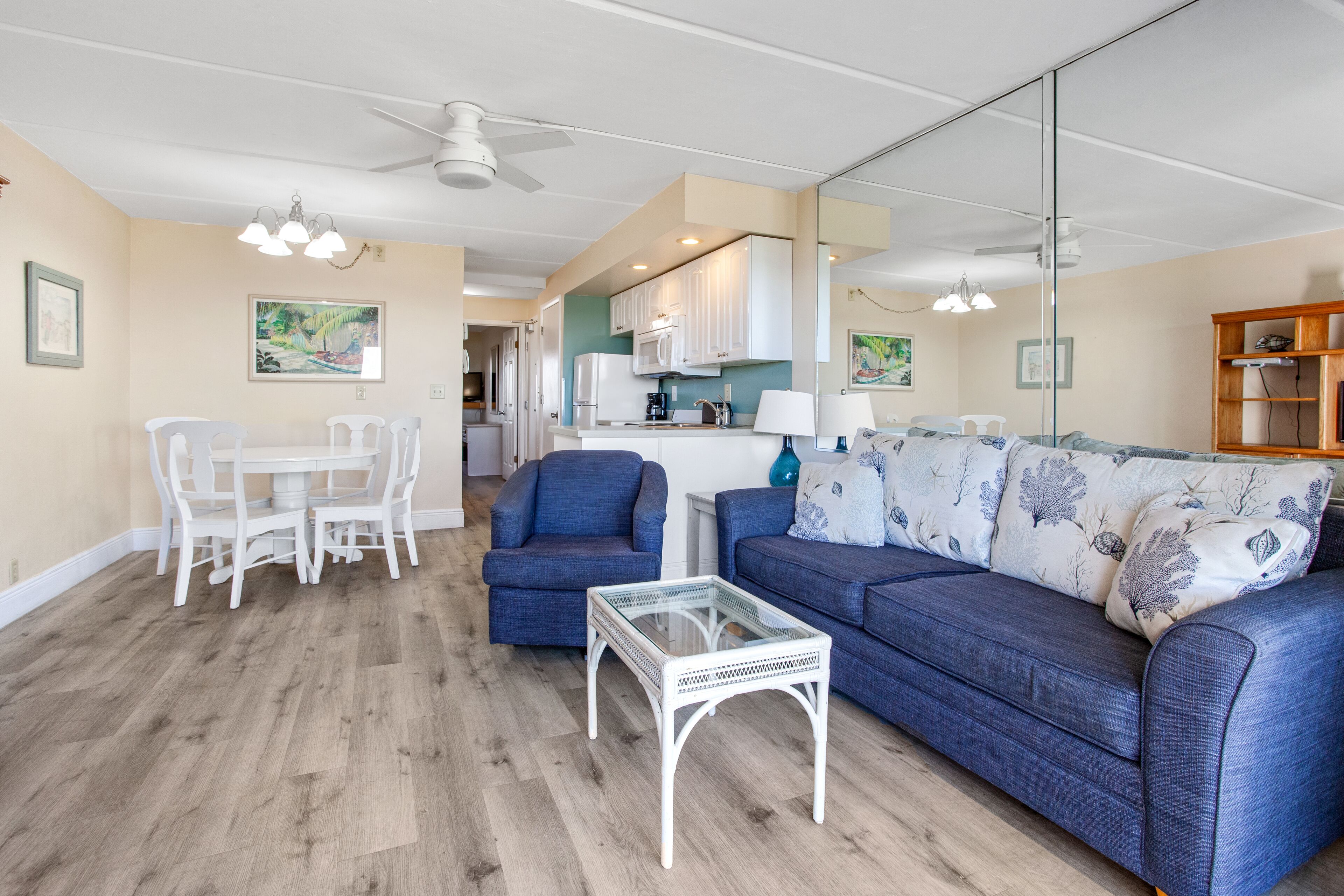 Flachbildfernseher, DVD-Player