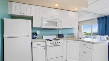 Fridge, microwave, oven, coffee/tea maker