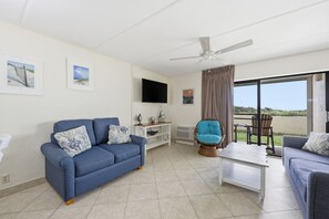 Flat-screen TV, DVD player - Beacher's Oceanfront Patio Plus Suite with onsite Front desk and Service (St. Augustine)