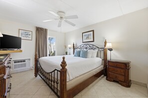 1 bedroom, iron/ironing board, Internet, bed sheets - Beacher's Oceanfront Patio Plus Suite with onsite Front desk and Service (St. Augustine)