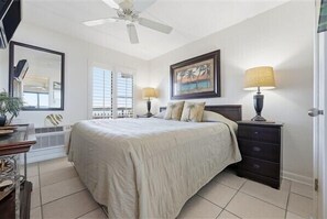 1 bedroom, iron/ironing board, Internet, bed sheets - Beacher's Oceanfront Balcony Suite with onsite front desk and staff (St. Augustine)