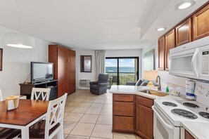 Fridge, microwave, oven, coffee/tea maker