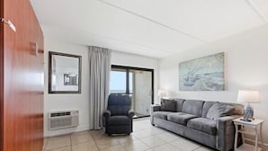 Living area - Beacher's Oceanfront Balcony Plus Suite with onsite Front Desk and Staff (St. Augustine)