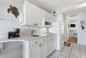 Fridge, microwave, stovetop, coffee/tea maker - Beacher's Oceanfront Balcony Suite with onsite Front Desk and Staff (St. Augustine)