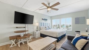 Planxa i posts de planxar, wifi gratuïta i roba de llit