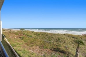 On the beach - Best Location at Beacher's Lodge - King Bed - Perfect View! (St. Augustine)