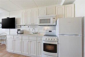 Fridge, microwave, oven, coffee/tea maker - Beacher's Oceanfront Balcony Suite with onsite Front Desk and Staff (St. Augustine)