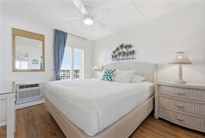 1 bedroom, iron/ironing board, free WiFi, bed sheets - Beacher's Oceanfront Balcony Suite with onsite Front Desk and Staff (St. Augustine)