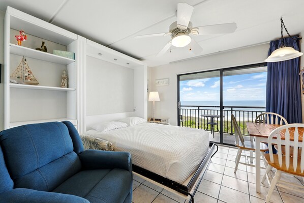 Interior - Beacher's Oceanfront Balcony Suite with onsite Front Desk and Staff (St. Augustine)